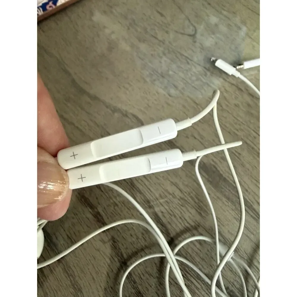 Lot of 2 Genuine Apple EarPods Headphones with Lightning Connector White OEM